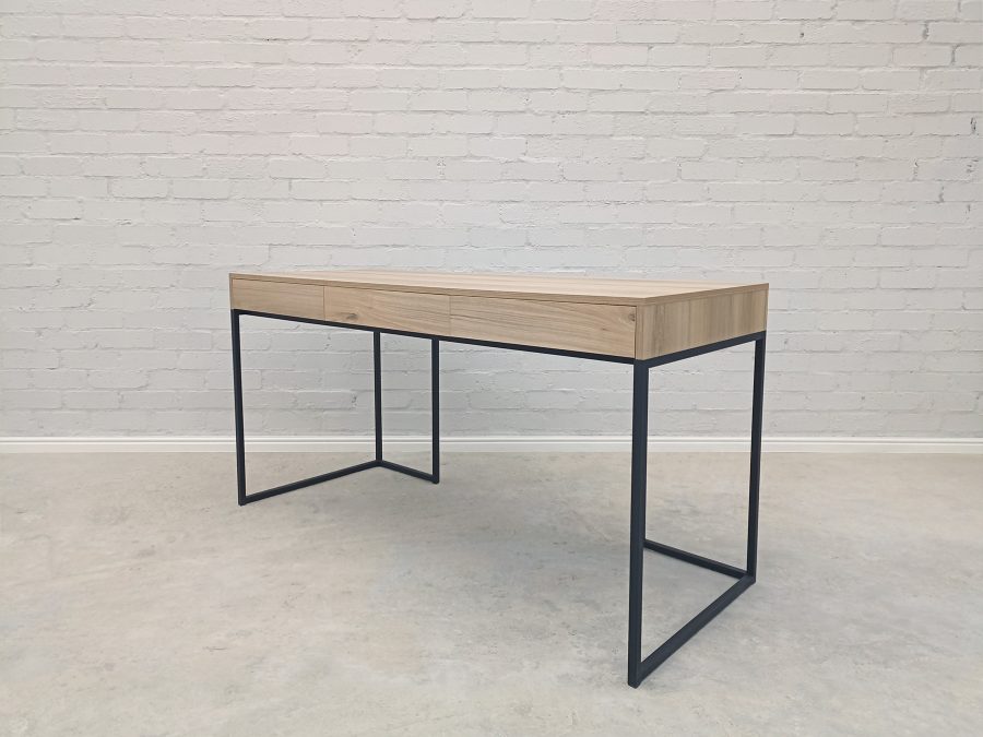 Osca desk diagonal view