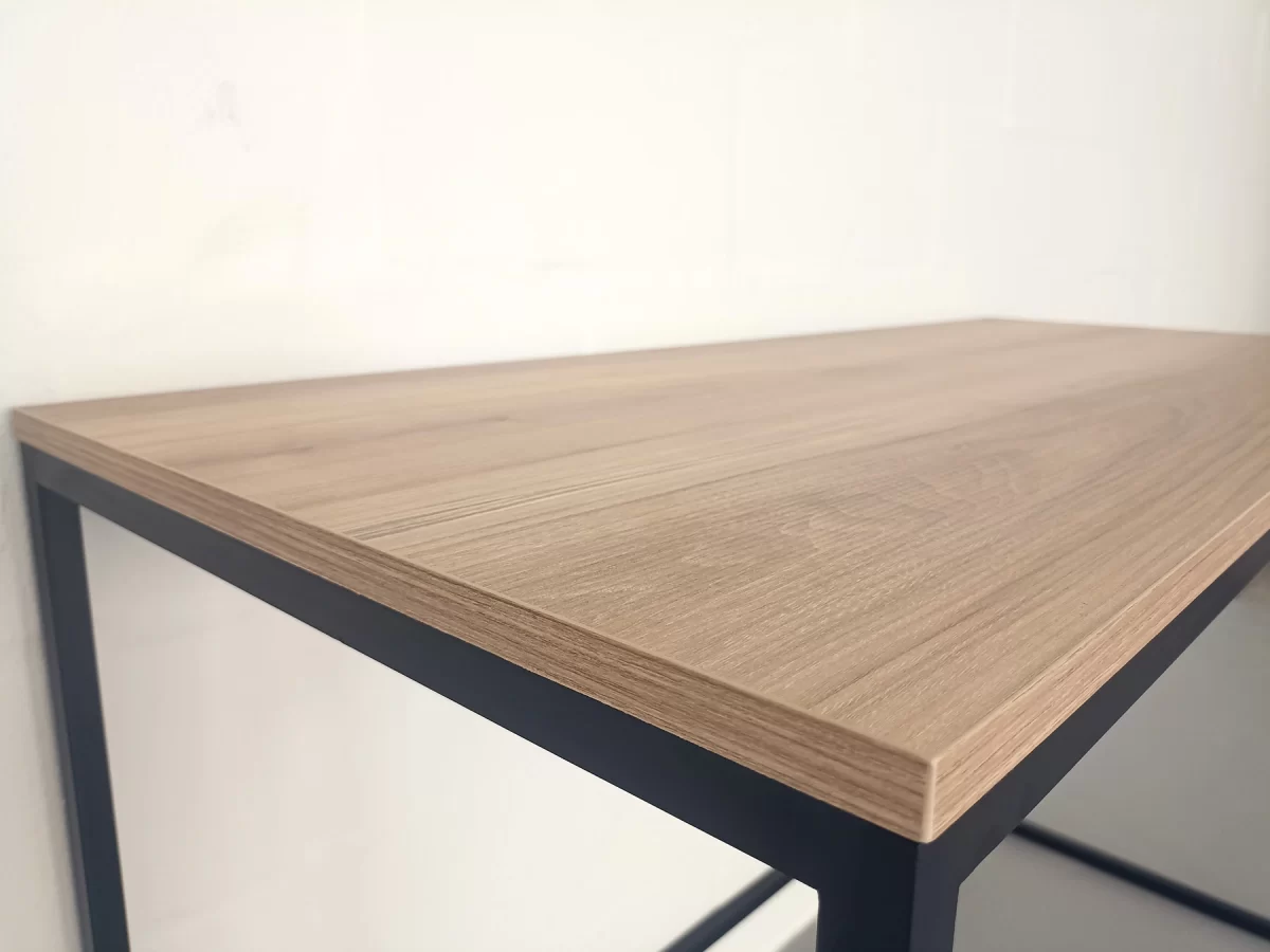 Malin desk close up